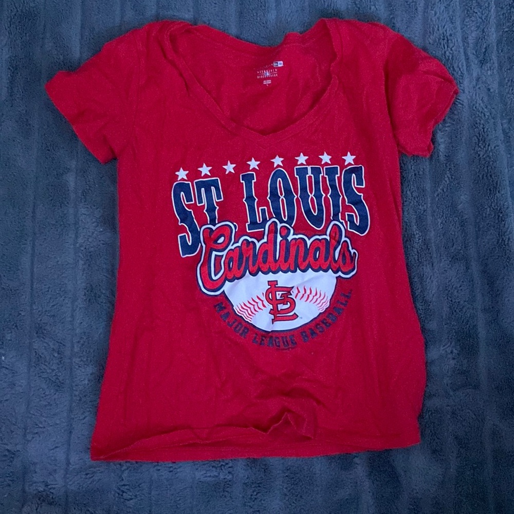 New Era Cardinals v-neck t-shirt size L.